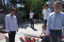 Поездка студентов КТТ в город Семикаракорск. Возложение цветов к Вечному огню