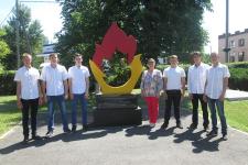 Поездка студентов КТТ в город Семикаракорск. Студенты КТТ у памятника Героям - ликвидаторам аварии на Чернобыльской АЭС