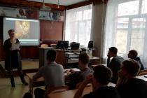Мероприятие «Хлеб Победы». Н. П. Соловьева проводит презентацию о хлебе