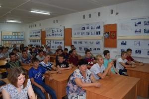 Встреча с представителем полиции и церкви. Студенты - участники встречи